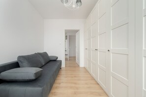 Apartment, 2 Bedrooms, 2 Bathrooms | 2 bedrooms, desk, bed sheets - Apartment by Park in Wroclaw by Renters (Wroclaw)