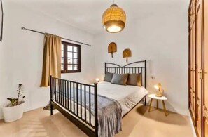 2 bedrooms, desk, iron/ironing board, travel crib