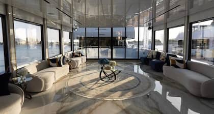 Private Luxury Yacht Cruises in Dubai! Sahara Rider!