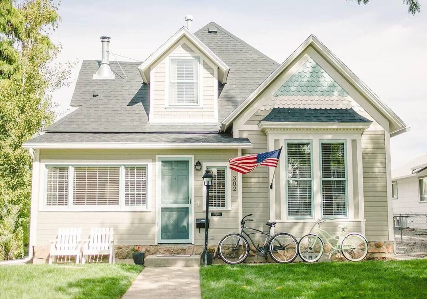 Spacious downtown Victorian ~ near CMU, Lunch Loop trails, Monument, walk to Main Street