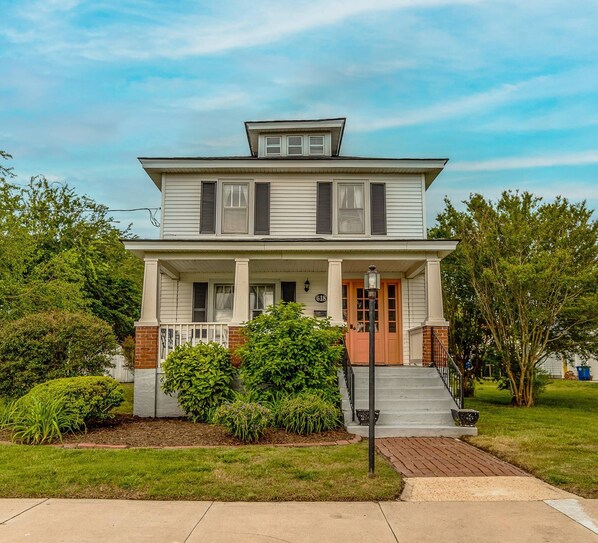 Unclassified image, 1 of 28, button