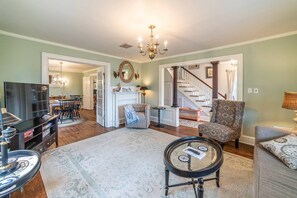 Unclassified image, 2 of 28, button