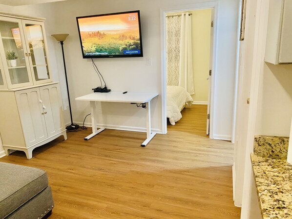 1 bedroom, desk, iron/ironing board, WiFi - Cozy 1-bedroom unit in amazing Alexandria (Alexandria)