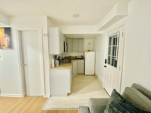 Interior - Cozy 1-bedroom unit in amazing Alexandria (Alexandria)
