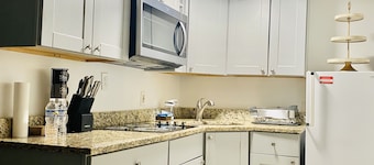Cozy 1-bedroom unit in amazing Alexandria