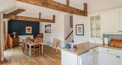 Larkstone Barn - 3 bedroom (sleeps 8)