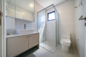Shower, towels