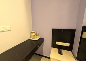 Deluxe Double Room | Desk, soundproofing, iron/ironing board, free WiFi