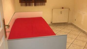 2 slaapkamers, een strijkplank/strijkijzer, reisbedje, gratis wifi