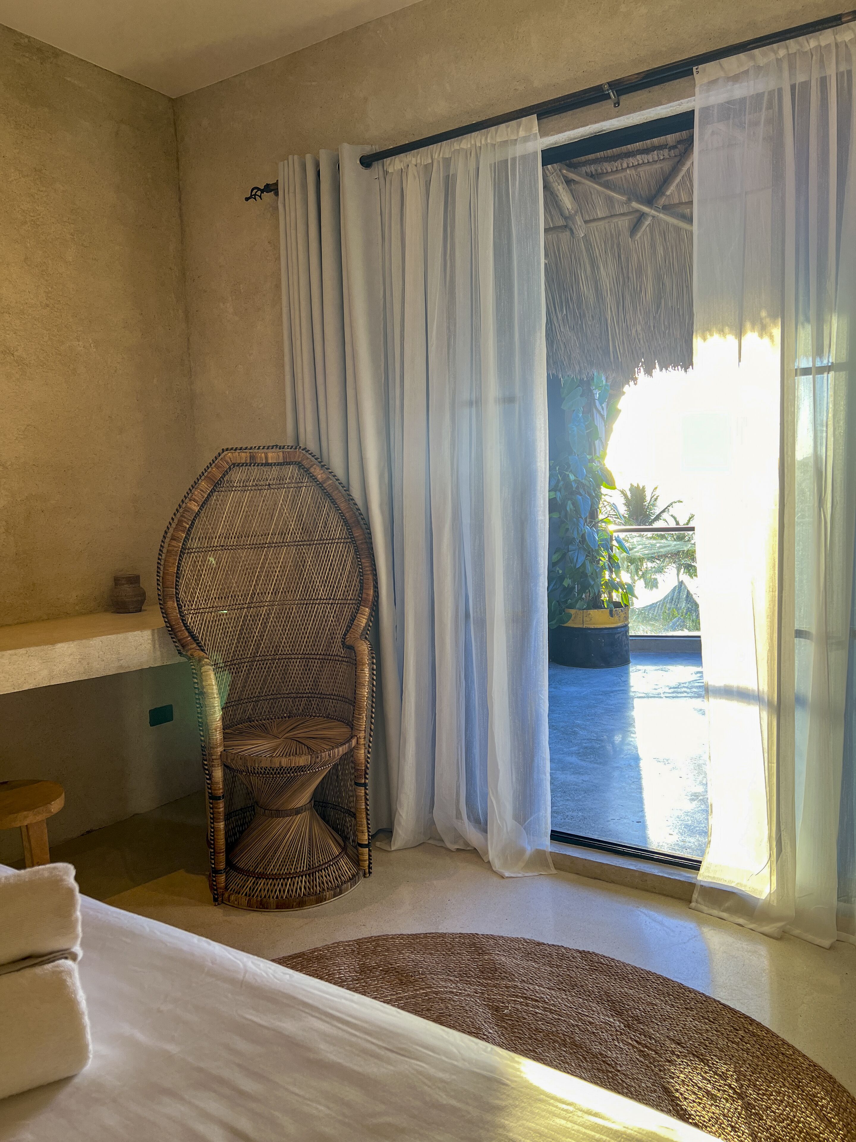 ลักซ์ชัวรี่วิลล่า, 2 ห้องนอน, สระว่ายน้ำส่วนตัว, วิวสวน (Two - Bedroom Villa with Garden View) | 2 ห้องนอน, ผ้านวมขนเป็ด, เตียงพร้อมฟูกเสริมที่นอน, โต๊ะทำงาน
