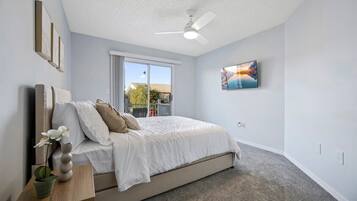 3 Schlafzimmer, Schreibtisch, Bügeleisen/Bügelbrett, Reisekinderbett