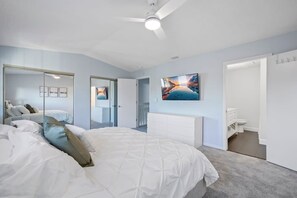 3 bedrooms, desk, iron/ironing board, travel cot