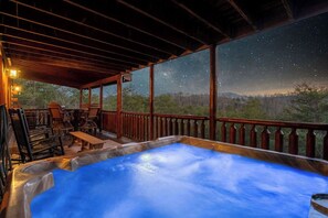 Outdoor spa tub - Can't Bear to Leave | By Colonial Properties (Sevierville)