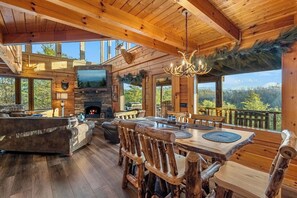 Dining - Can't Bear to Leave | By Colonial Properties (Sevierville)