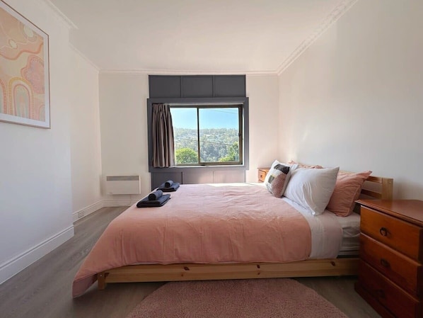 3 bedrooms, desk, iron/ironing board, travel cot