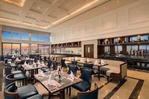 Dining - Luxury 2BR Apartment with Ocean view (Đà Nẵng)