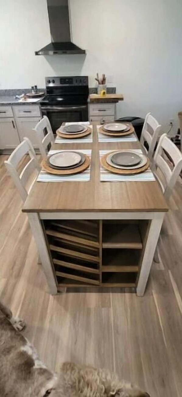 Dining - Watts Bar Lake
The Thomas House 2489 River Rd. Kingston TN 37763 (Kingston)