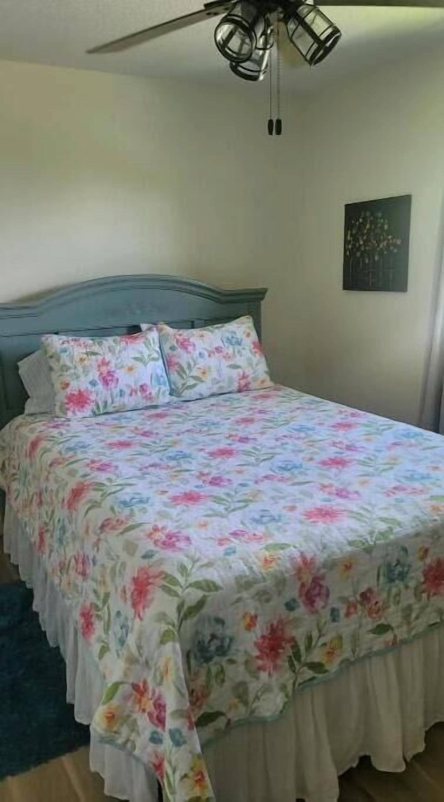 2 عدّة غرف نوم ومكواة/لوح كي وواي فاي مجانًا وملاءات أسرّة