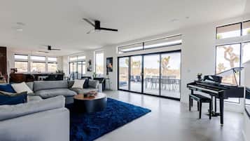 Télévision, cheminée, chaßne hi-fi, espaces bureaux