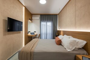 1 bedroom, desk, laptop workspace, blackout curtains - Amara Local Experience (Chania)