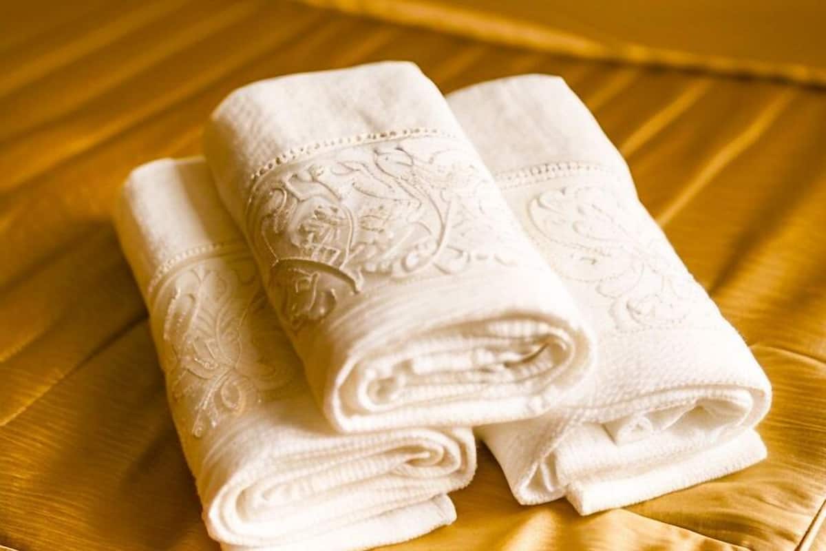 1 bedroom, Frette Italian sheets, premium bedding, down duvets