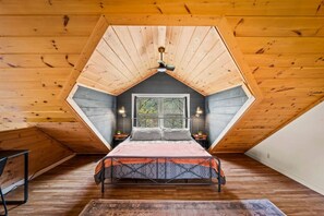 3 bedrooms, desk, free WiFi, bed sheets