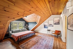 3 bedrooms, desk, free WiFi, bed sheets