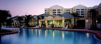 Cozy 2-bedroom resort with WiFi, AC, fitness room in peaceful Weston