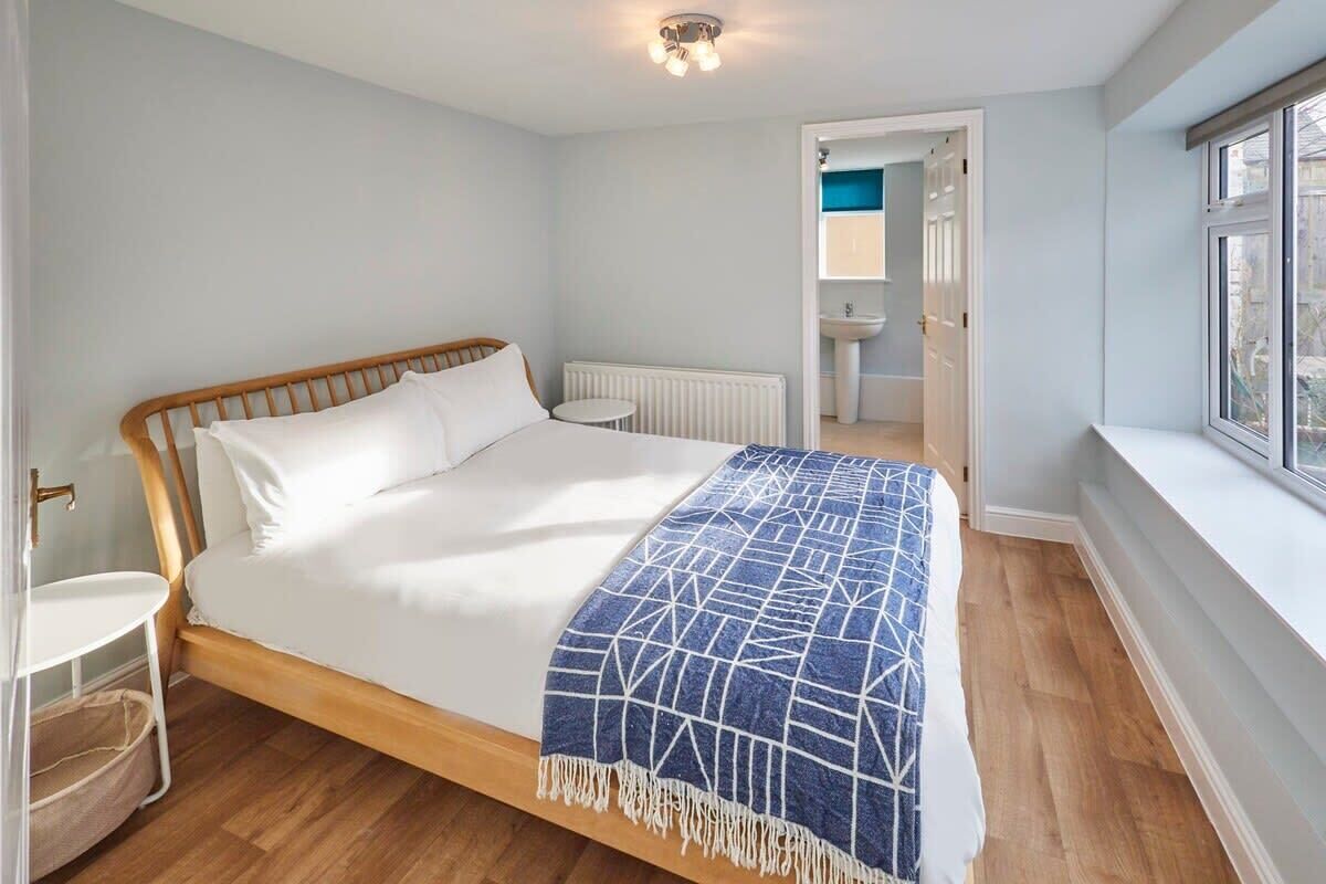 2 chambres, fer et planche à repasser, Wi-Fi, draps fournis