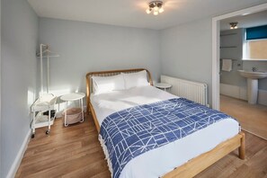 2 bedrooms, iron/ironing board, WiFi, bed sheets - Host & Stay | Mollymac, Ground Floor (Saltburn-by-the-Sea)