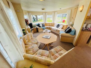 TV - 2 Bedroom Caravan SHS3, Sandhills, Bembridge (Hillway)