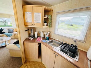 Fridge, microwave, oven, stovetop - 2 Bedroom Caravan SHS3, Sandhills, Bembridge (Hillway)