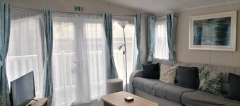 Rhodown - sun on the terrace all round