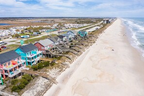 On the beach - Serene Oceanfront 3 bedroom getaway (North Topsail Beach)