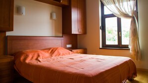 1 bedroom, blackout drapes, soundproofing