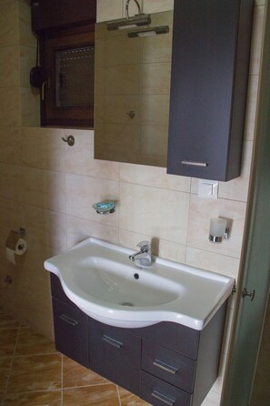 샤워 시설, 헤어드라이어, 타월, 비누