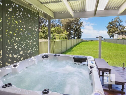 The Sweet Retreat - Hot tub with Lakeviews!