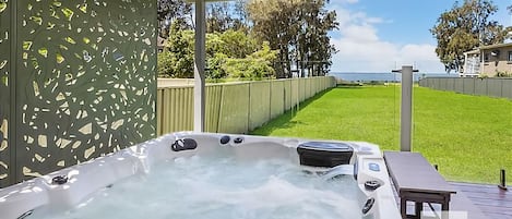 Outdoor spa tub
