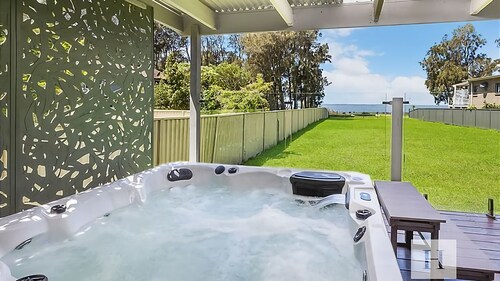 The Sweet Retreat - Hot tub with Lakeviews!