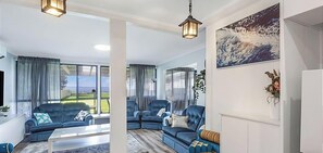 Interior - The Sweet Retreat - Hot tub with Lakeviews! (Tuggerawong)