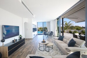 ヴィラ 3 ベッドルーム プライベートプール ガーデンビュー | リビング エリア