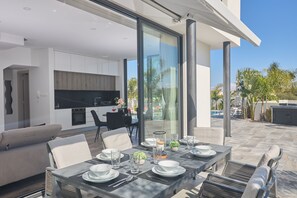 Villa, 3 chambres, piscine privée, vue jardin | Restauration