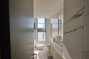 Vila, 3 quartos, piscina particular, vista para o jardim | Banheiro