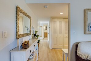 Interior - Sunset Rentals | Bluff Villas 1768 (Hilton Head Island)