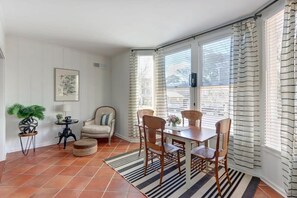 Dining - Eichberg's Suite, Historic | Steps to Forsyth Park (Savannah)