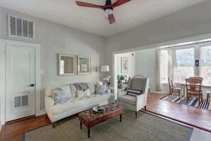 TV - Eichberg's Suite, Historic | Steps to Forsyth Park (Savannah)