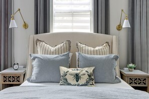 3 bedrooms, iron/ironing board, WiFi, bed sheets - The Alfred Inn, Victorian District | Modern Flare (Savannah)