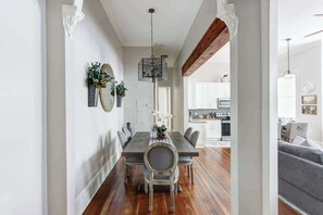 Dining - The Alfred Inn, Victorian District | Modern Flare (Savannah)