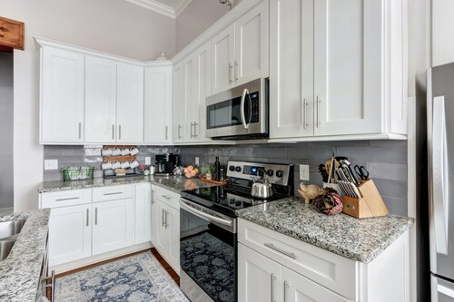 The Alfred Inn, Victorian District | Modern Flare