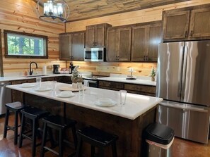 Køleskab, mikrobølgeovn, ovn, kogeplade